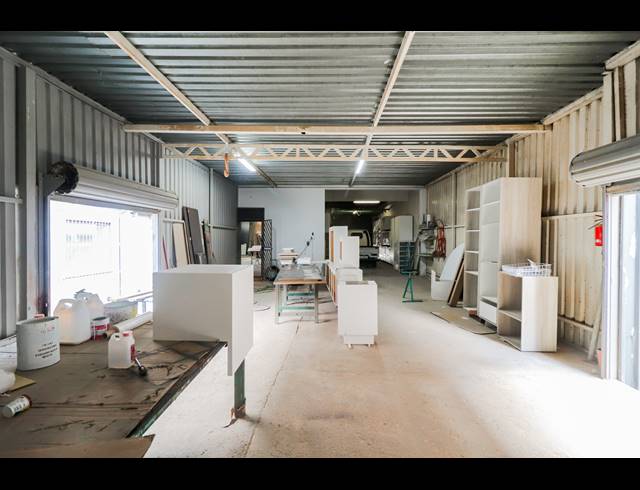 480M² FACTORY FOR SALE IN THE HILL